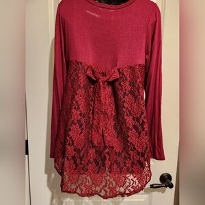 NWOT Celeste Burgandy L/S Tunic With Lace Back. Size Large